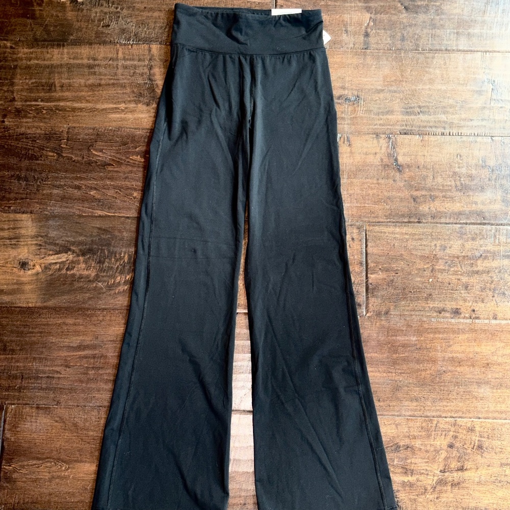 Aéropostale Black Flare Leggings (Size M)